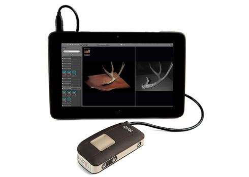 Mantis 3D scanner attached to a tablet