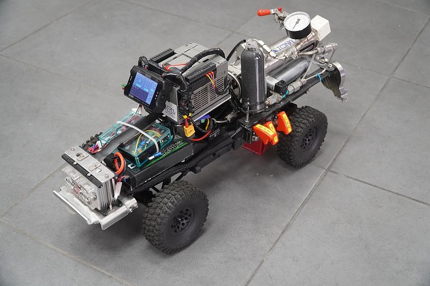 RC vehicle equipped with ION FLUX aluminum fuel pod, an on-demand hydrogen generator, and a fuel cell that powers the vehicle's systems.